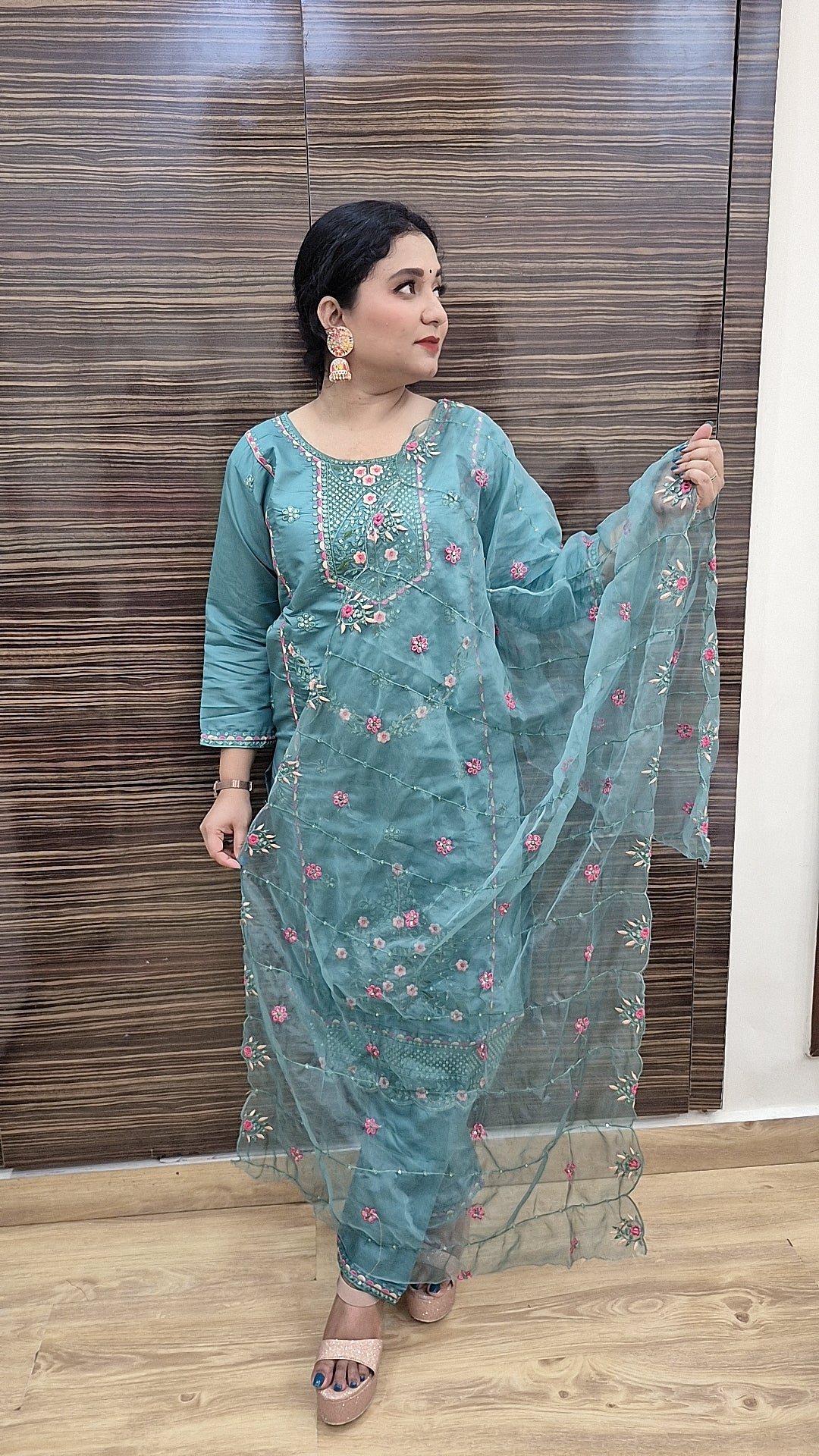 Women Floral Embroidered Regular Kurta with Trousers & With Dupatta