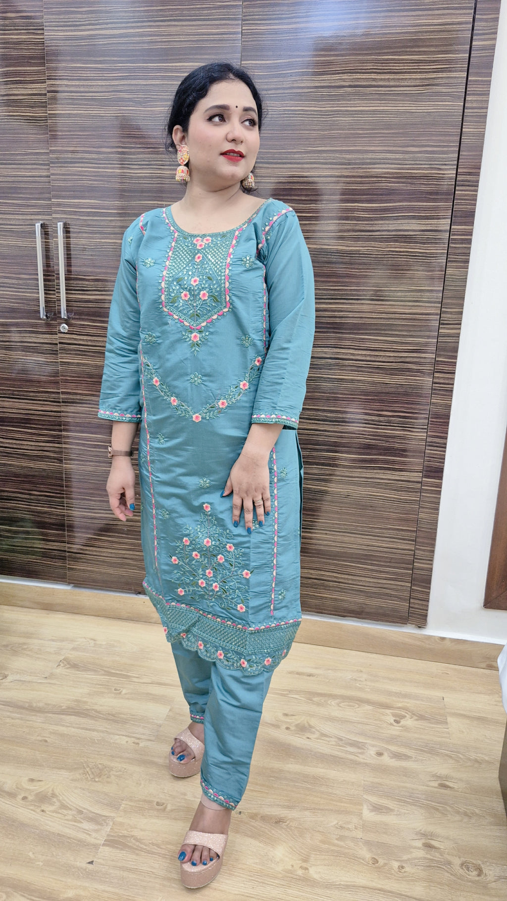 Women Floral Embroidered Regular Kurta with Trousers & With Dupatta