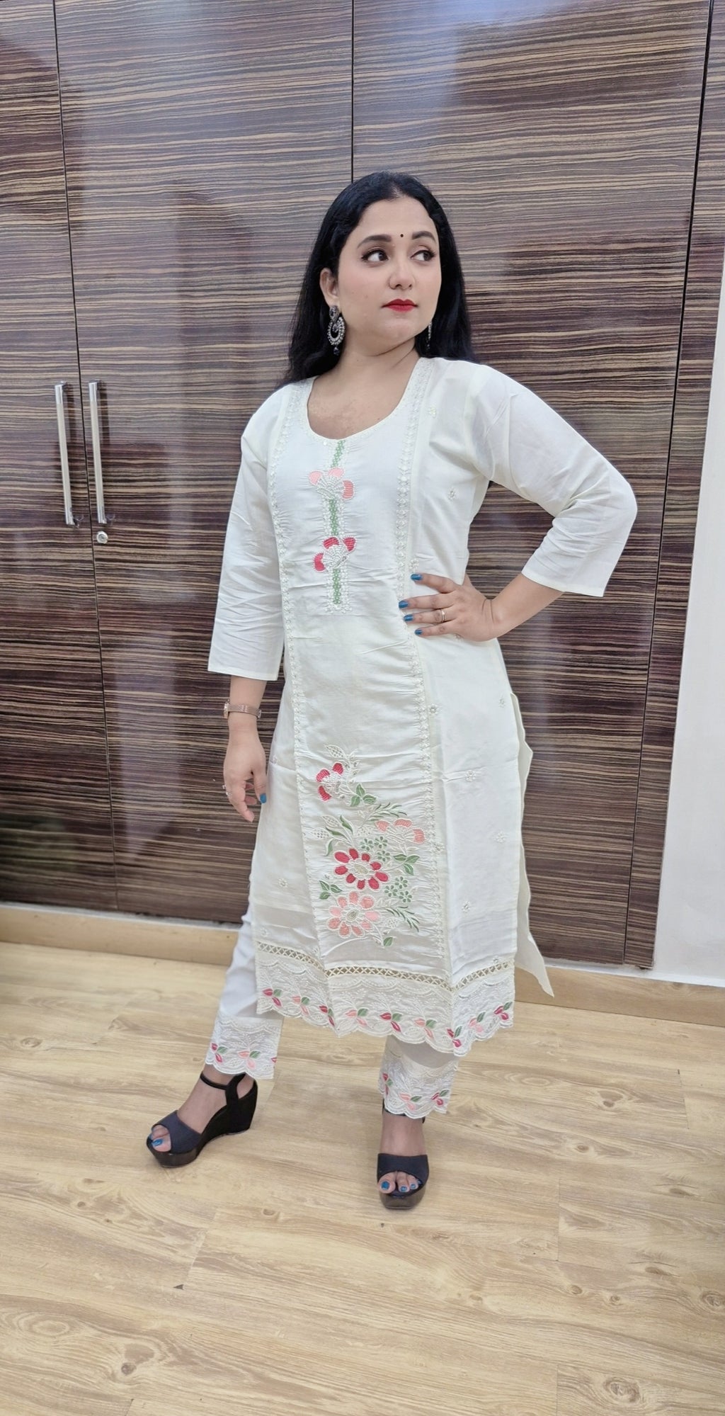 Women Floral Embroidered Regular Kurta with Trousers & With Dupatta