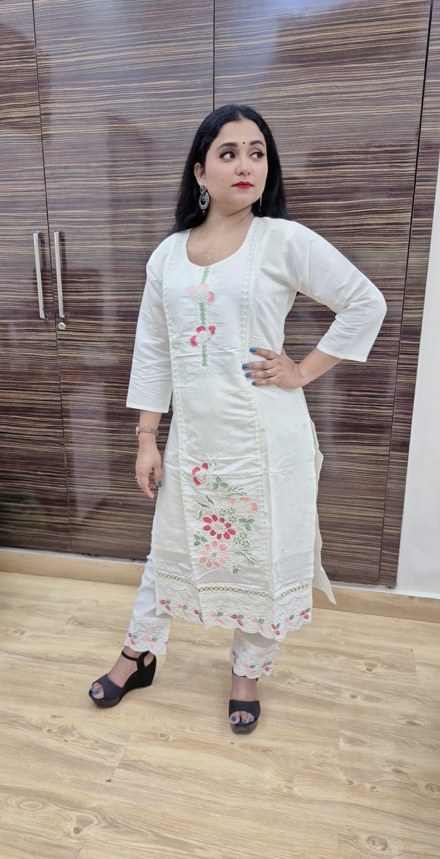 Women Floral Embroidered Regular Kurta with Trousers & With Dupatta