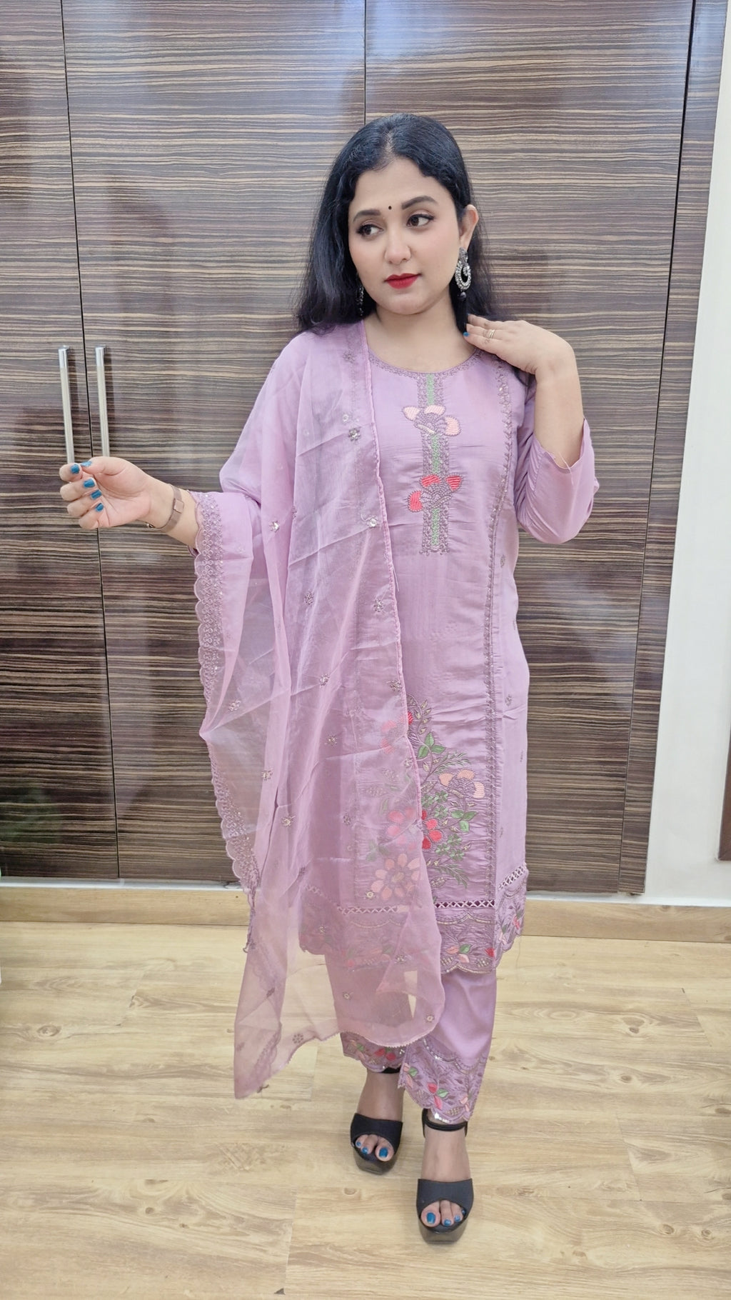 Women Floral Embroidered Regular Kurta with Trouser & With Dupatta