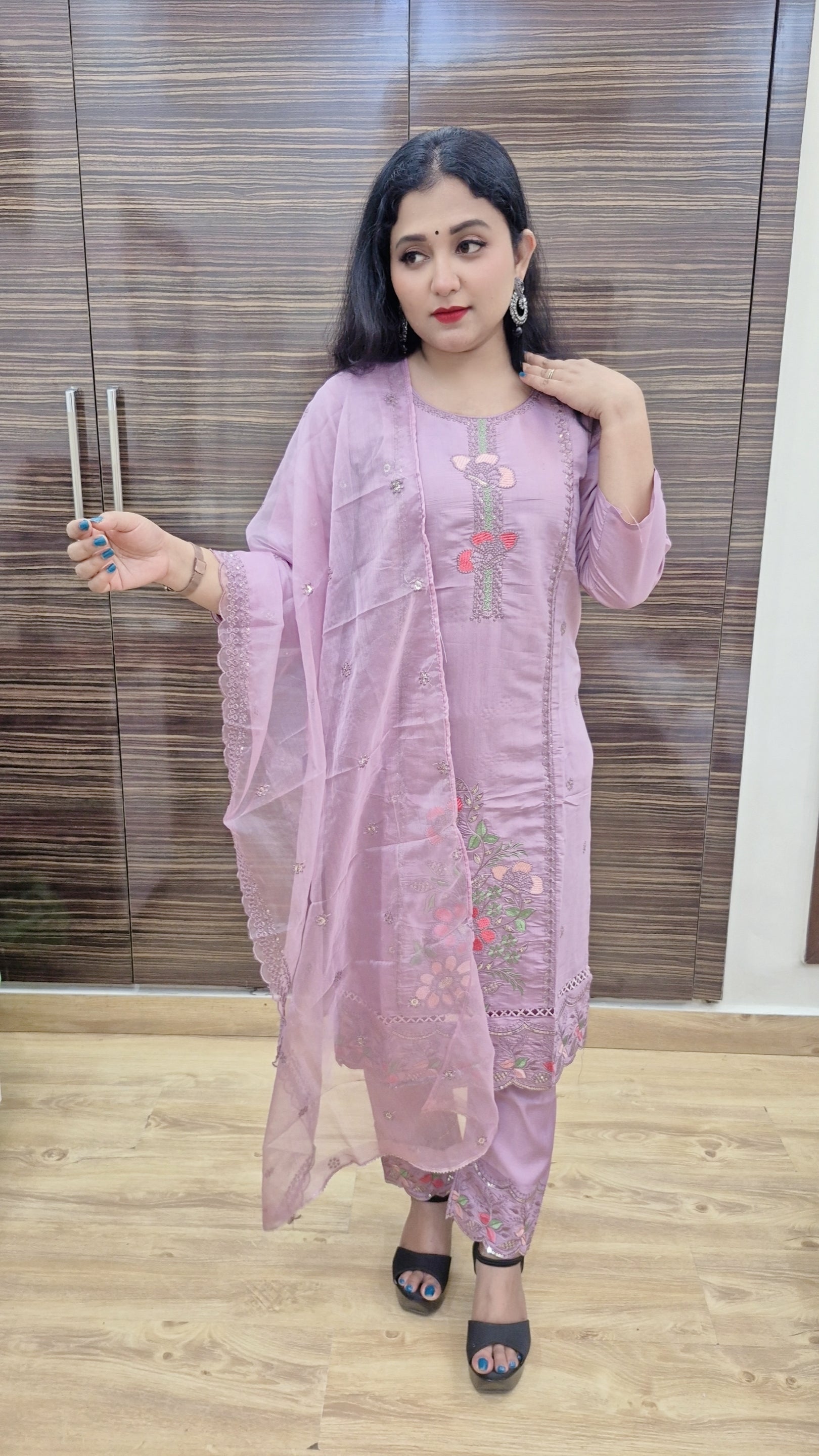 Women Floral Embroidered Regular Kurta with Trouser & With Dupatta
