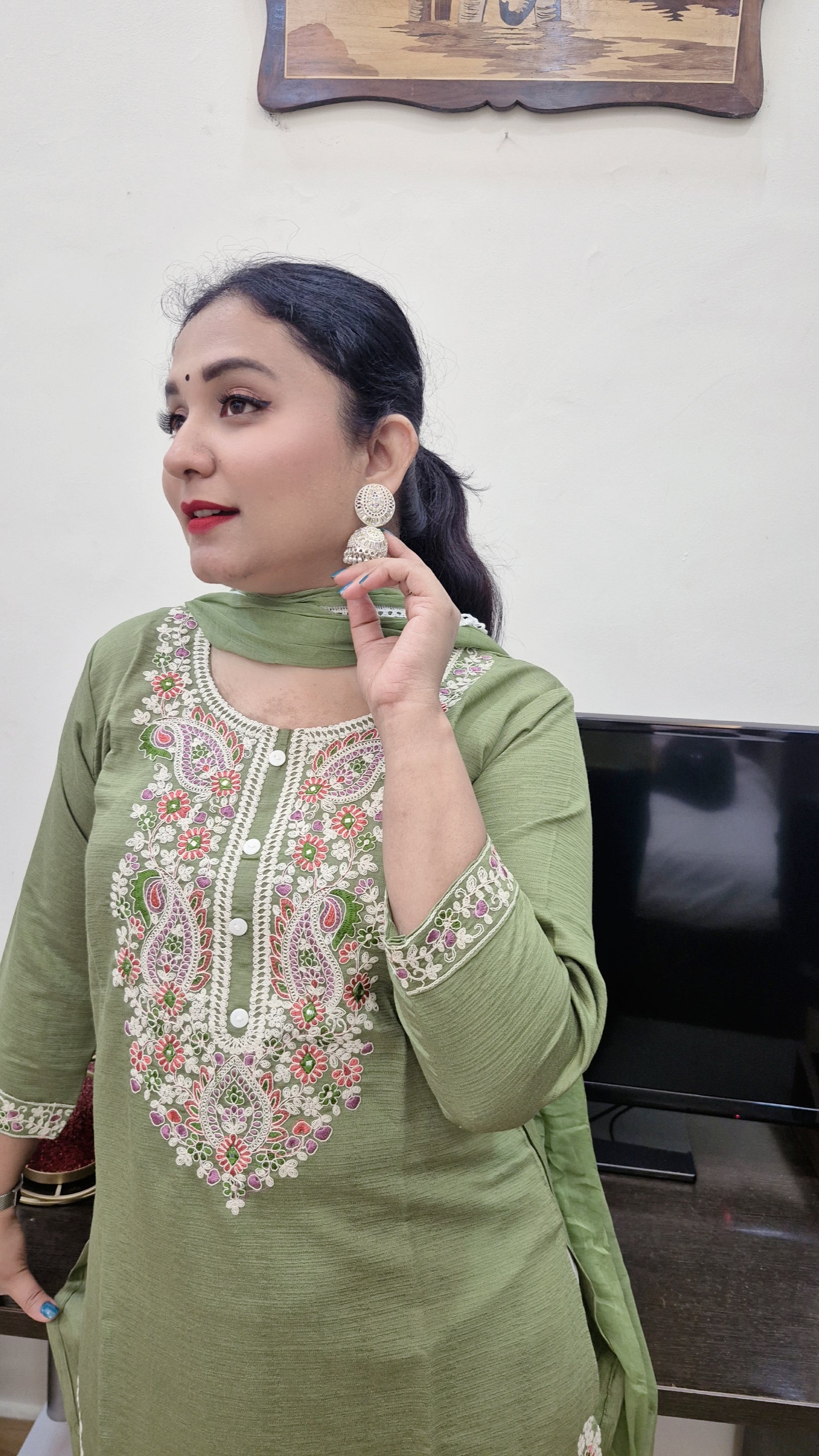 Women Floral Embroidered Regular Kurta with Trousers & With Dupatta