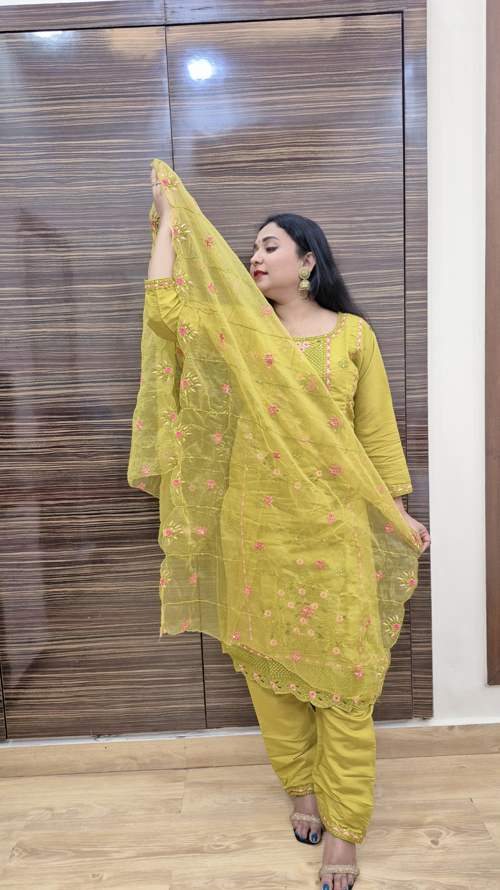 Women Floral Embroidered Regular Kurta with Trouser & With Dupatta