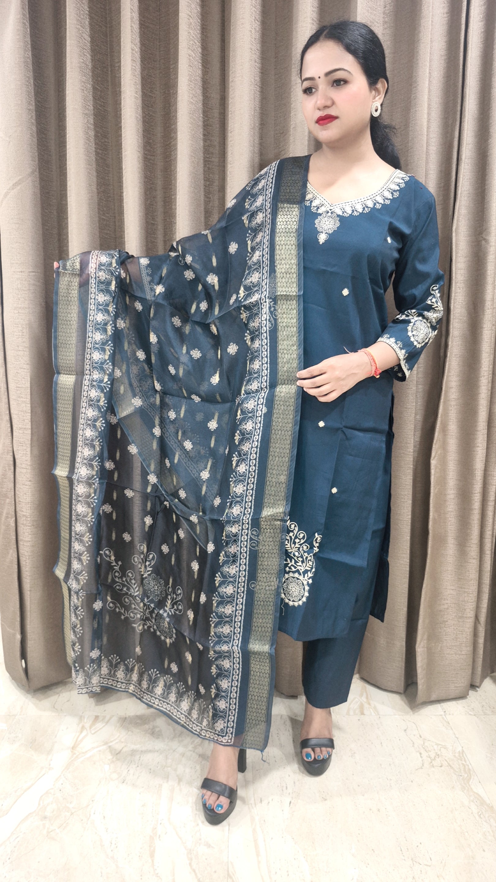 Women Floral Embroidered Regular Kurta with Trouser & With Dupatta