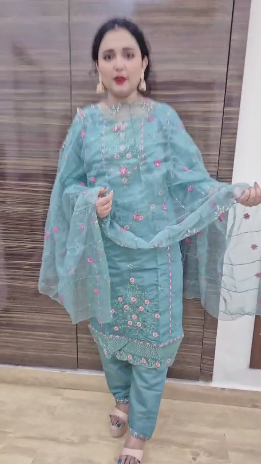 Women Floral Embroidered Regular Kurta with Trousers & With Dupatta